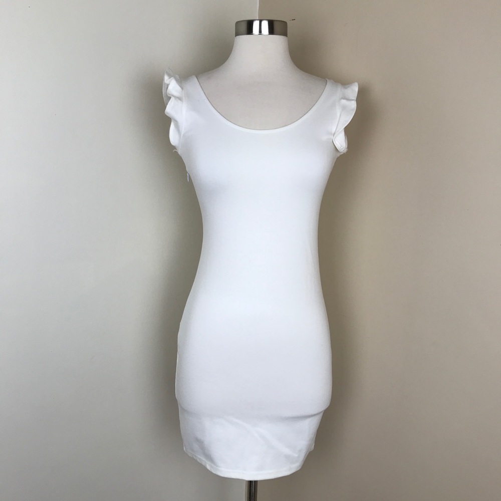 I wear sin form fitting white cream dress size 4
